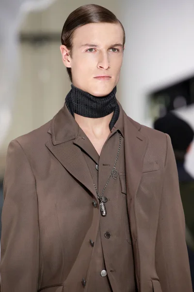 Look 60